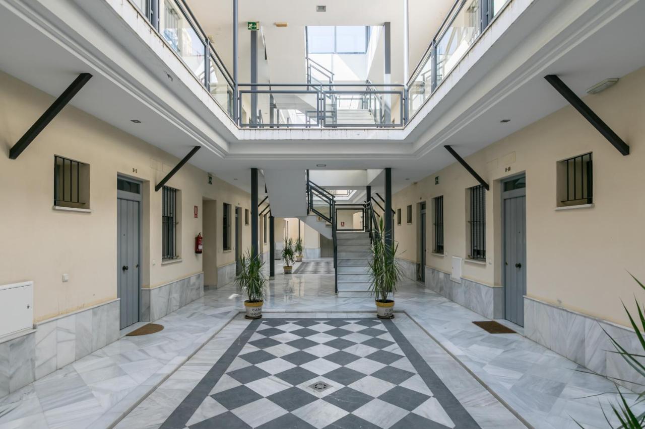 Apartamento Triana Deluxe Con Patio Privado Sevilla Exterior foto